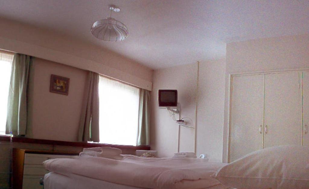 Tekels Park Guest House Camberley Habitación foto